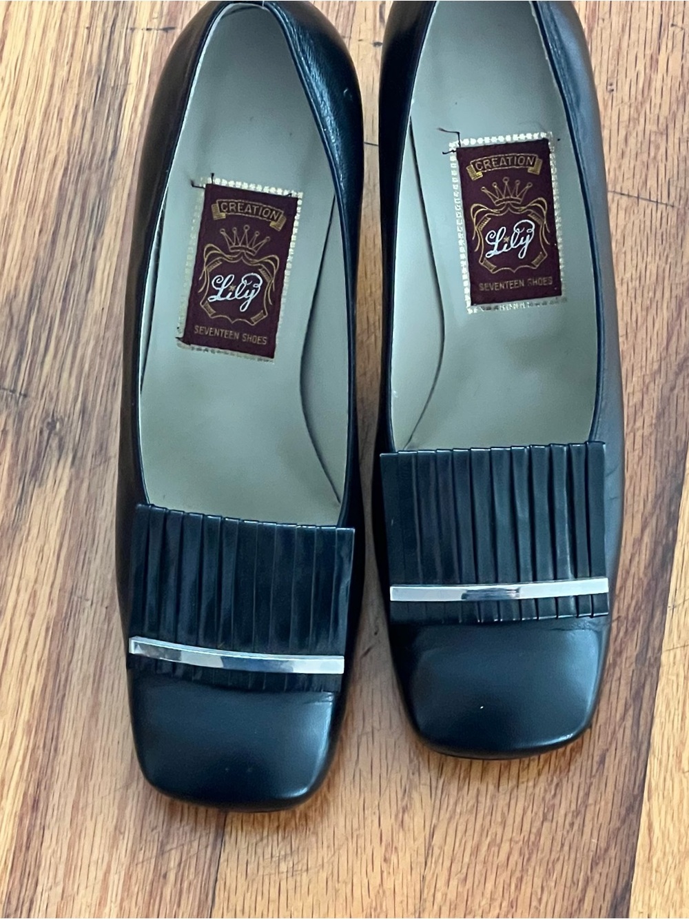 Vintage Black Heel with Bar Detail